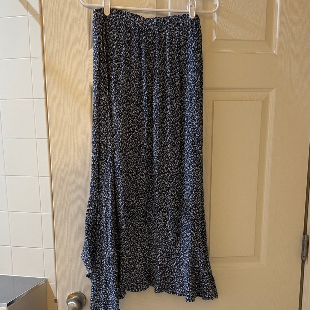 Dress Forum High Low Skirt - Blue and White Floral - Picture 6 of 6